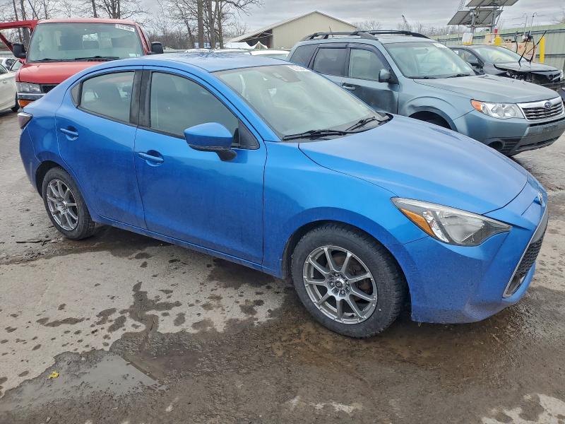 Фото 4 - TOYOTA YARIS