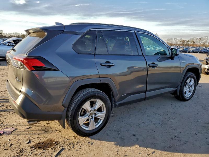 Фото 3 - TOYOTA RAV4