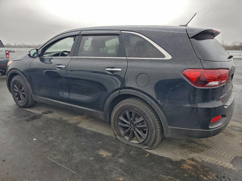 Фото 2 - KIA SORENTO