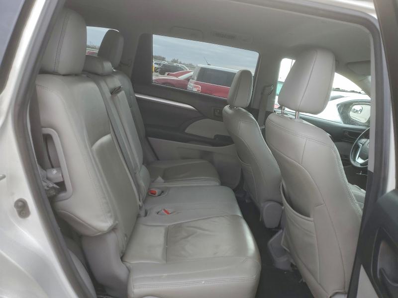 Фото 11 - TOYOTA HIGHLANDER