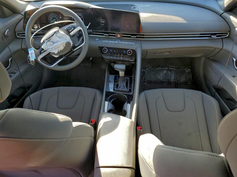 Фото 8 - HYUNDAI ELANTRA