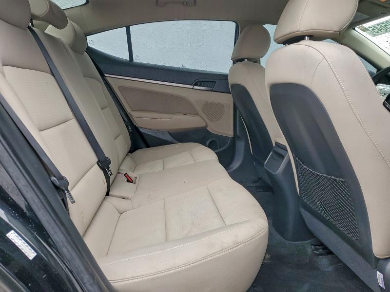 Фото 10 - HYUNDAI ELANTRA