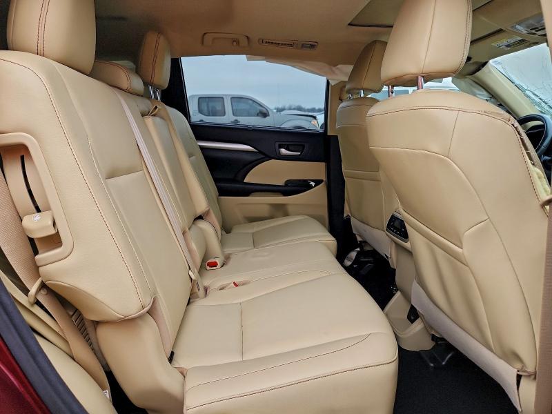 Фото 11 - TOYOTA HIGHLANDER