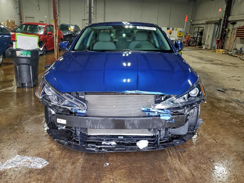 Фото 5 - HYUNDAI ELANTRA