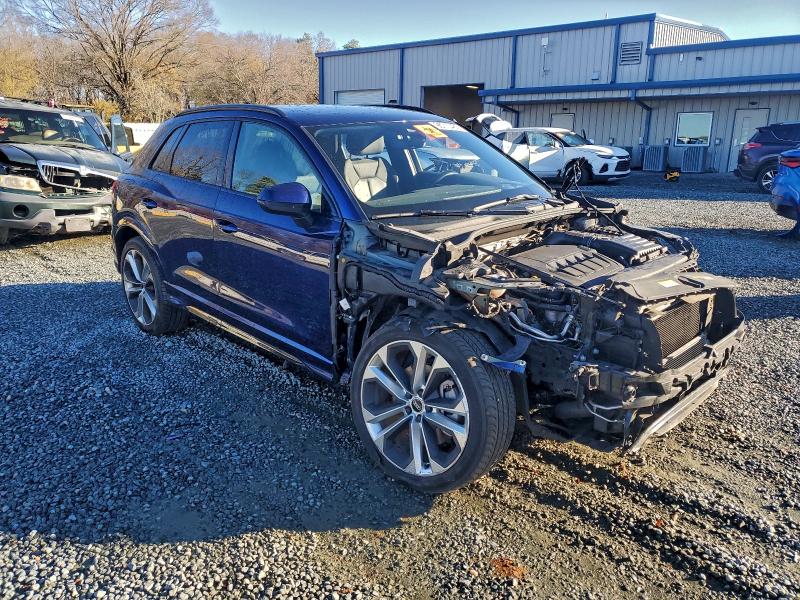 Фото 4 - AUDI Q3