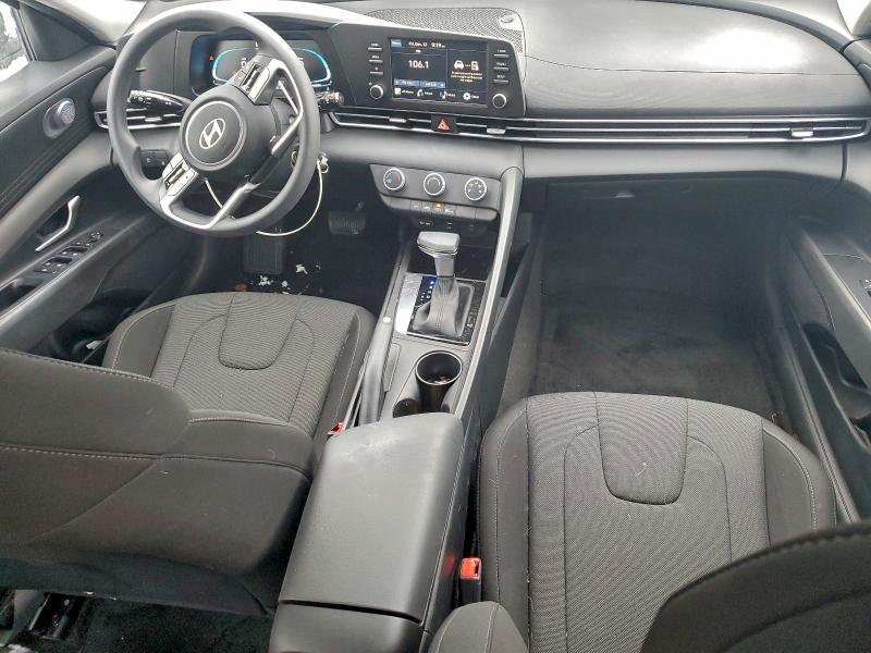 Фото 8 - HYUNDAI ELANTRA