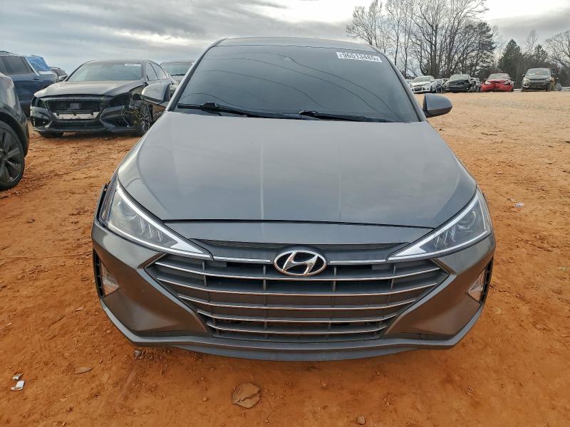 Фото 5 - HYUNDAI ELANTRA