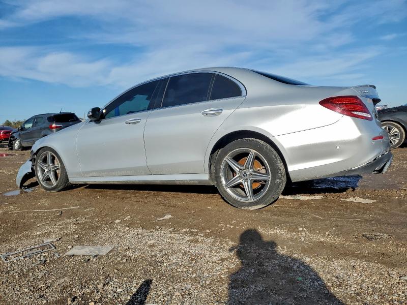 Фото 2 - MERCEDES-BENZ E-CLASS