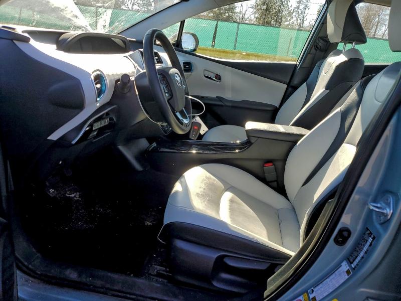 Фото 7 - TOYOTA PRIUS