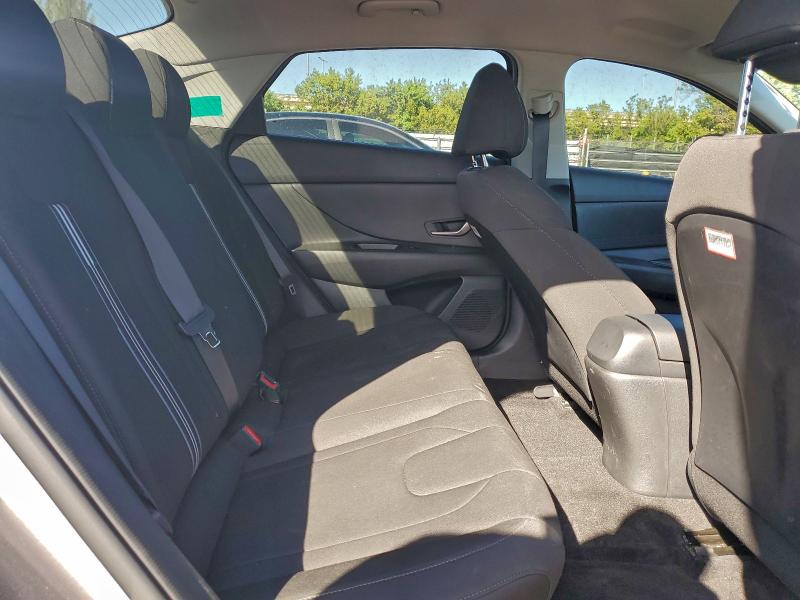 Фото 10 - HYUNDAI ELANTRA