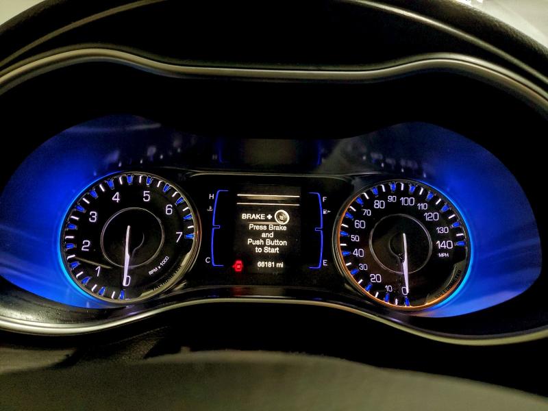 Фото 9 - CHRYSLER 200