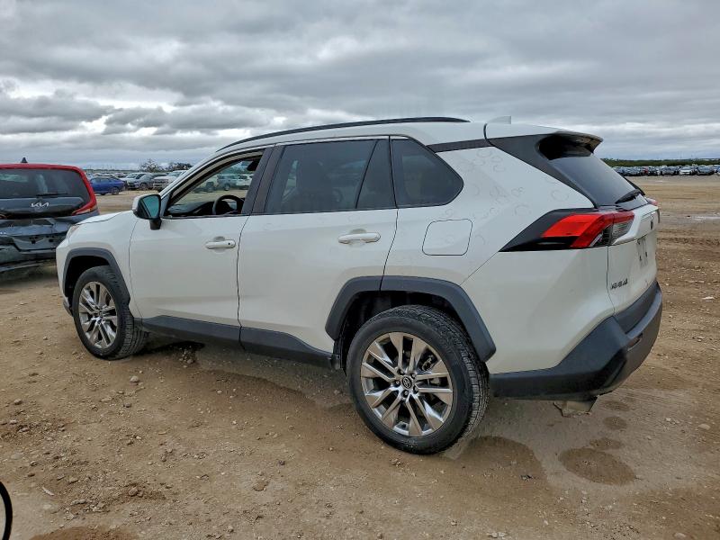 Фото 2 - TOYOTA RAV4