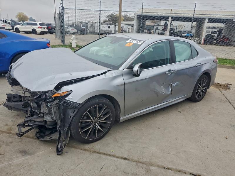 Фото 1 - TOYOTA CAMRY