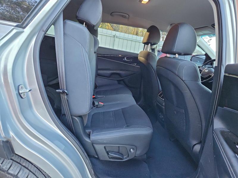 Фото 11 - KIA SORENTO