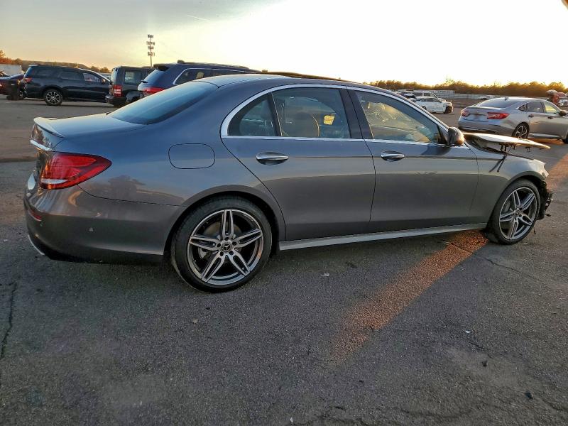 Фото 3 - MERCEDES-BENZ E-CLASS