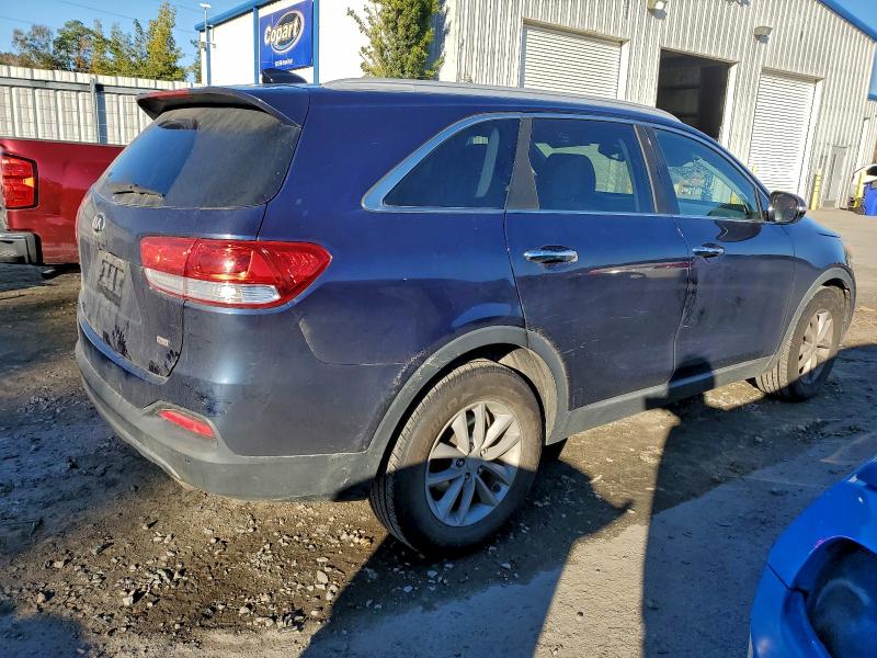 Фото 3 - KIA SORENTO