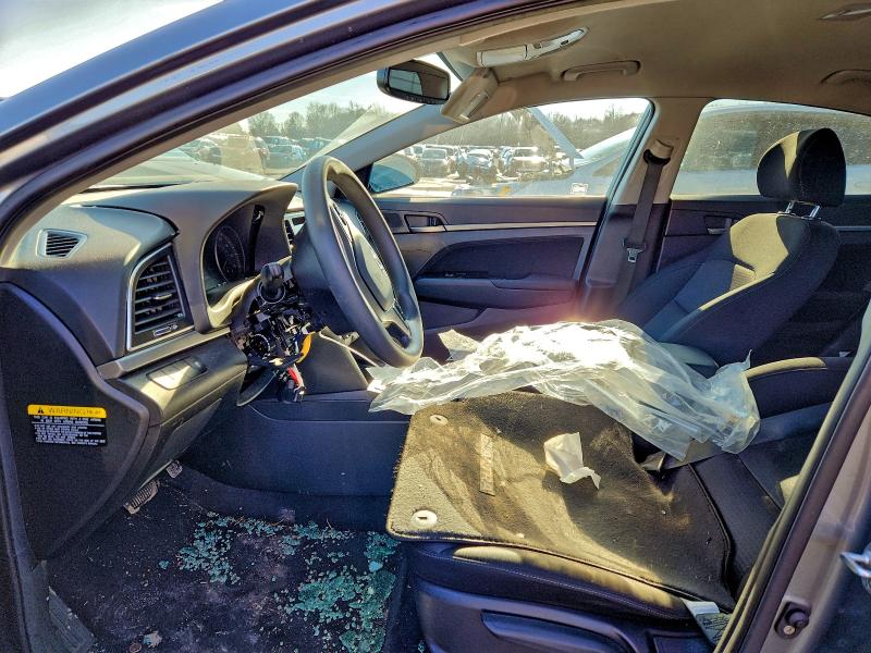 Фото 7 - HYUNDAI ELANTRA