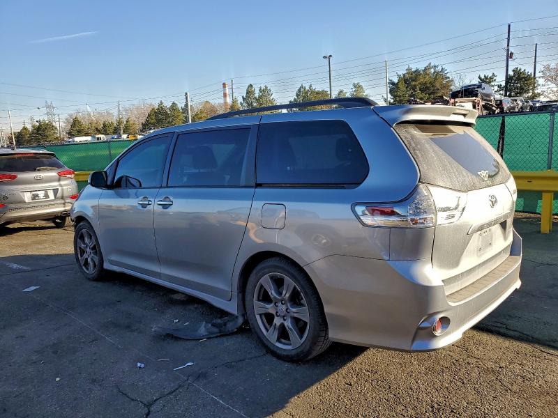 Фото 2 - TOYOTA SIENNA
