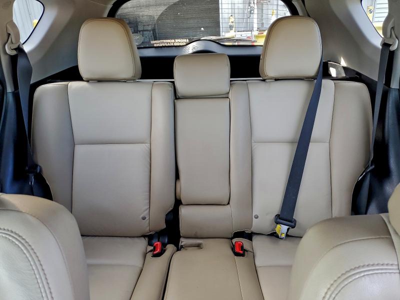 Фото 10 - TOYOTA RAV4