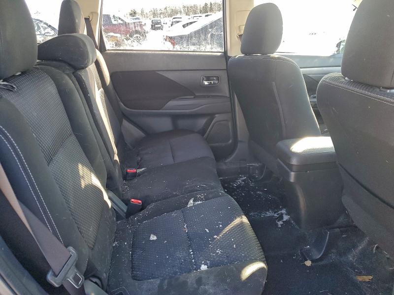 Фото 11 - MITSUBISHI OUTLANDER