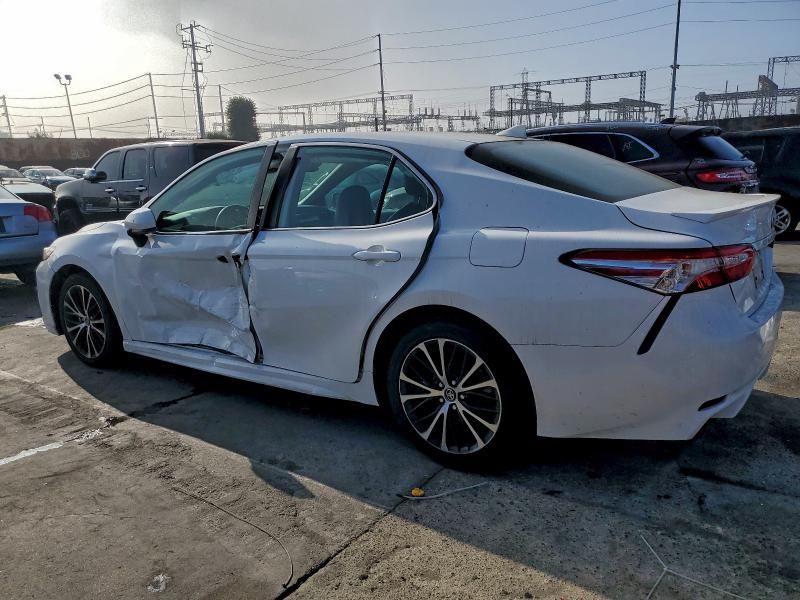 Фото 2 - TOYOTA CAMRY