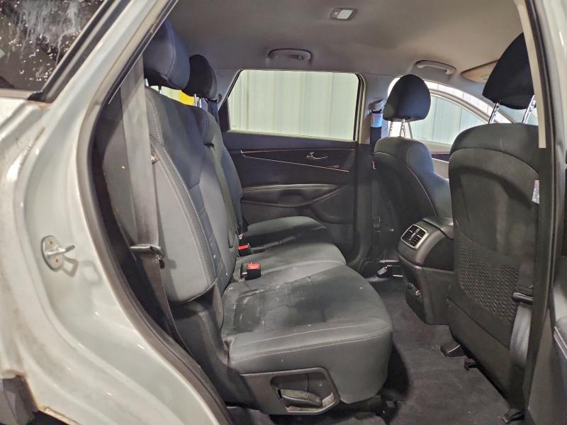 Фото 11 - KIA SORENTO