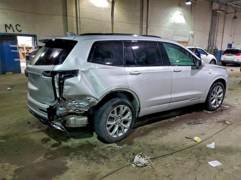 Фото 3 - CADILLAC XT6