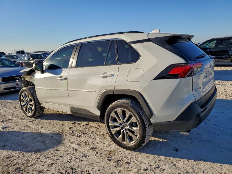 Фото 2 - TOYOTA RAV4