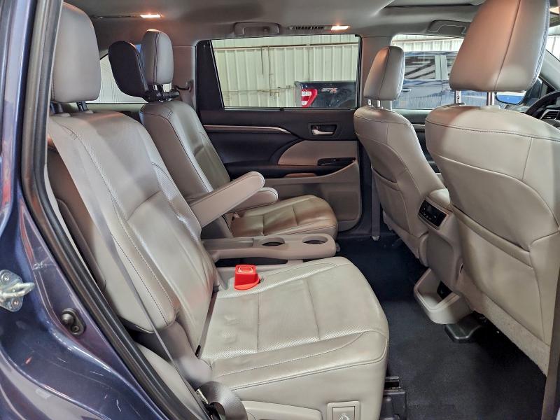 Фото 11 - TOYOTA HIGHLANDER