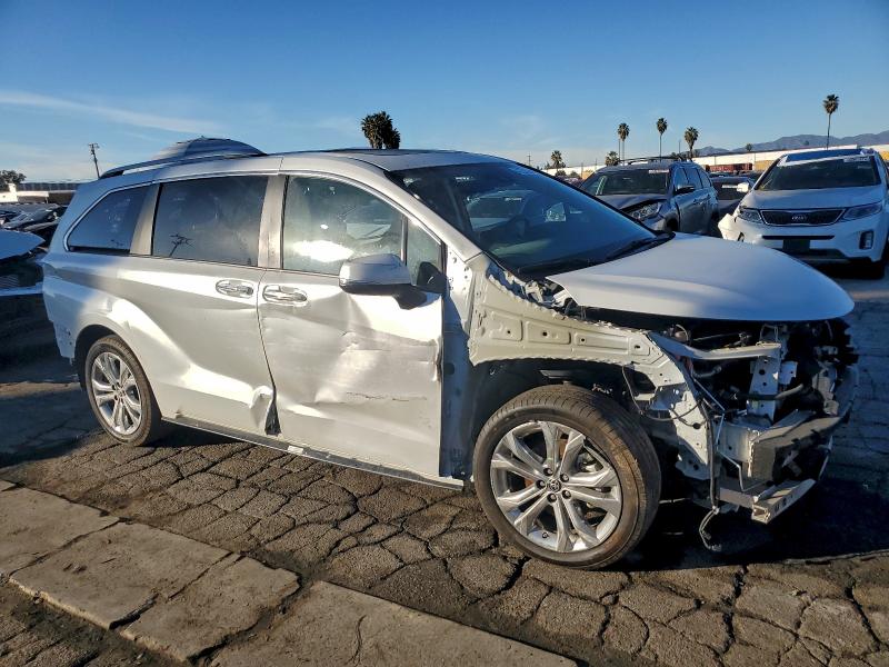 Фото 4 - TOYOTA SIENNA