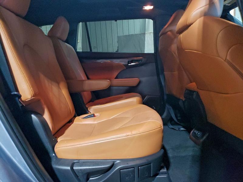 Фото 11 - TOYOTA HIGHLANDER