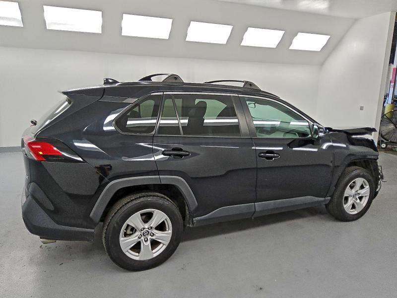 Фото 3 - TOYOTA RAV4