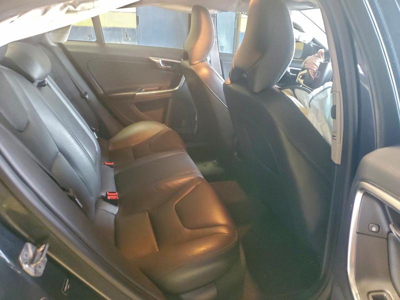 Фото 10 - VOLVO S60