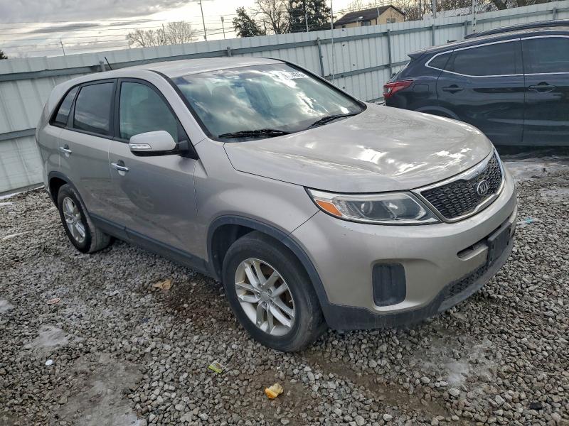 Фото 4 - KIA SORENTO