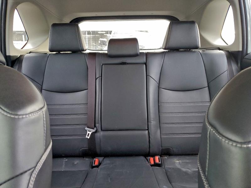 Фото 10 - TOYOTA RAV4