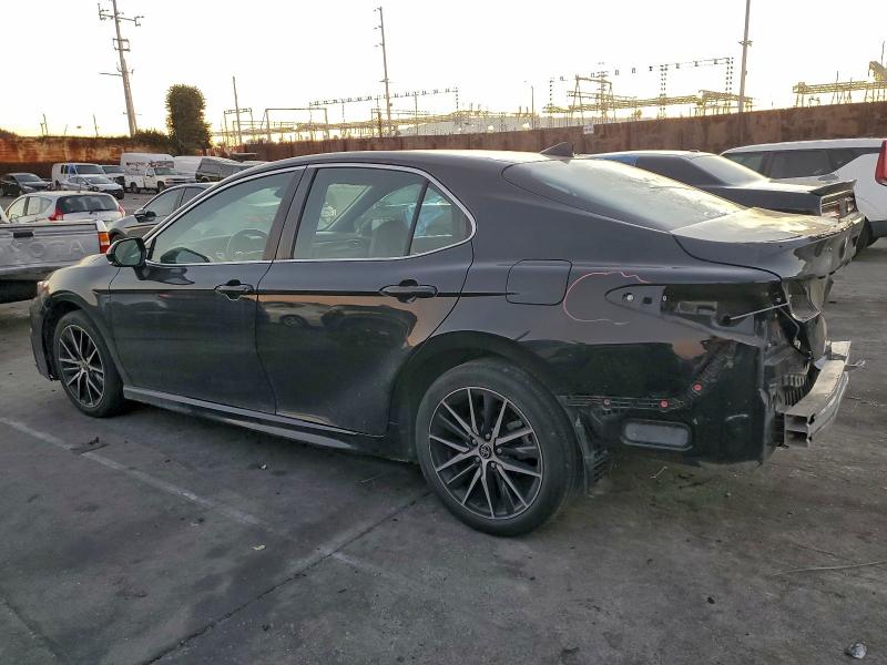 Фото 2 - TOYOTA CAMRY