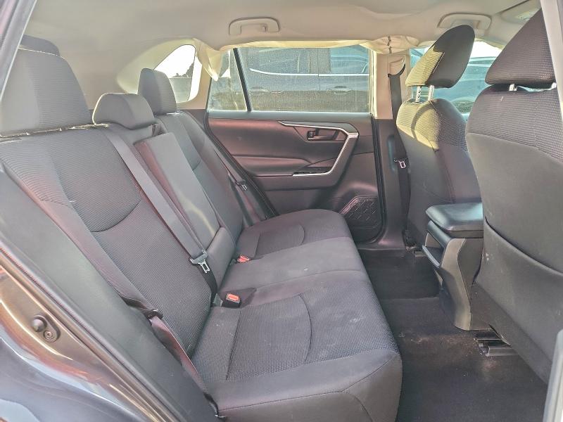 Фото 11 - TOYOTA RAV4