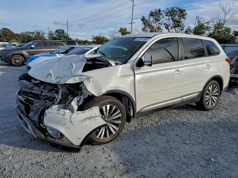 Фото 1 - MITSUBISHI OUTLANDER