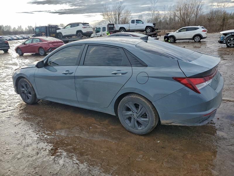 Фото 2 - HYUNDAI ELANTRA