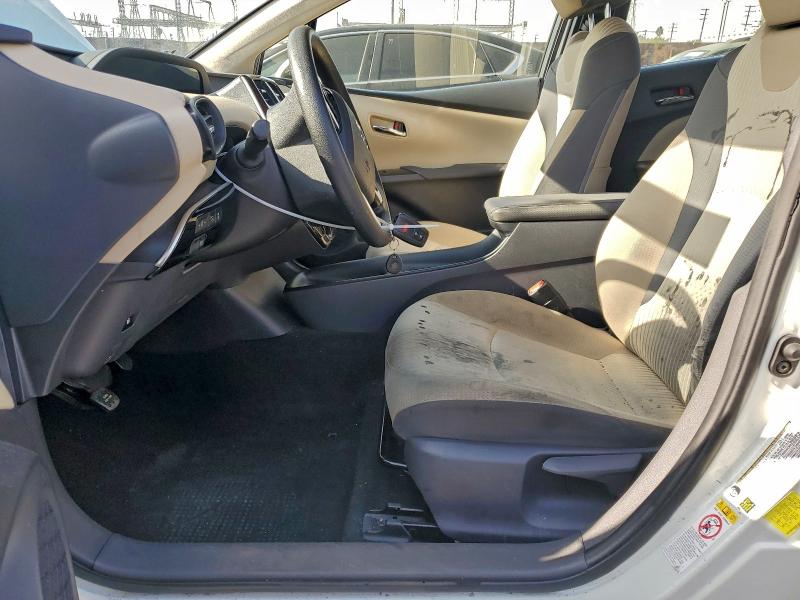 Фото 7 - TOYOTA PRIUS