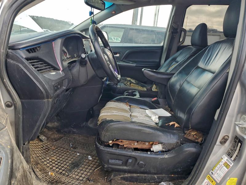 Фото 7 - TOYOTA SIENNA