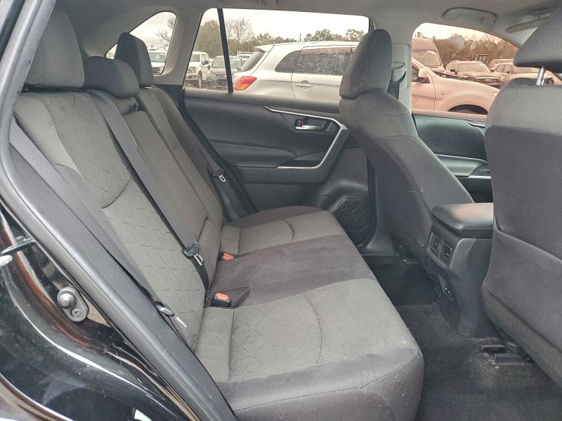 Фото 11 - TOYOTA RAV4