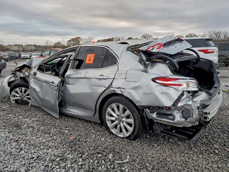 Фото 2 - TOYOTA CAMRY