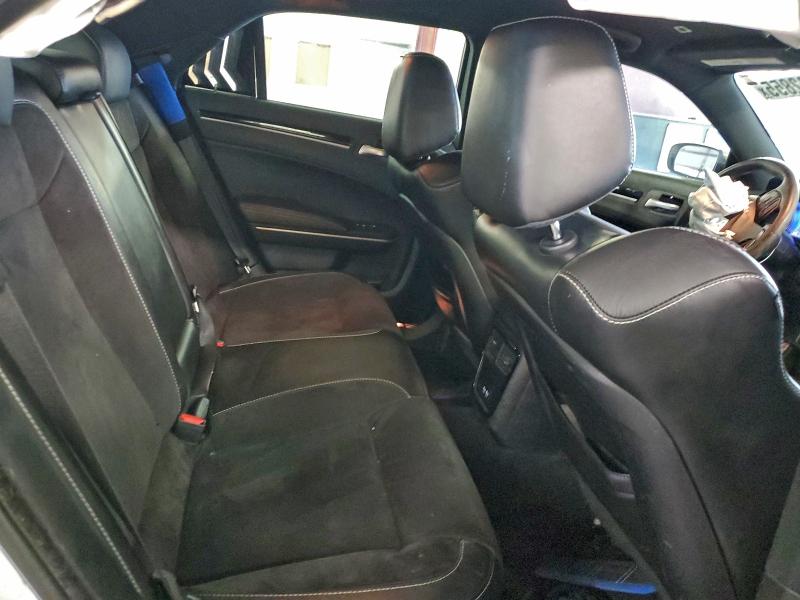 Фото 10 - CHRYSLER 300