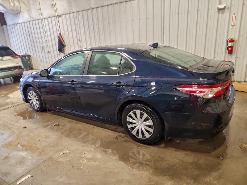 Фото 2 - TOYOTA CAMRY