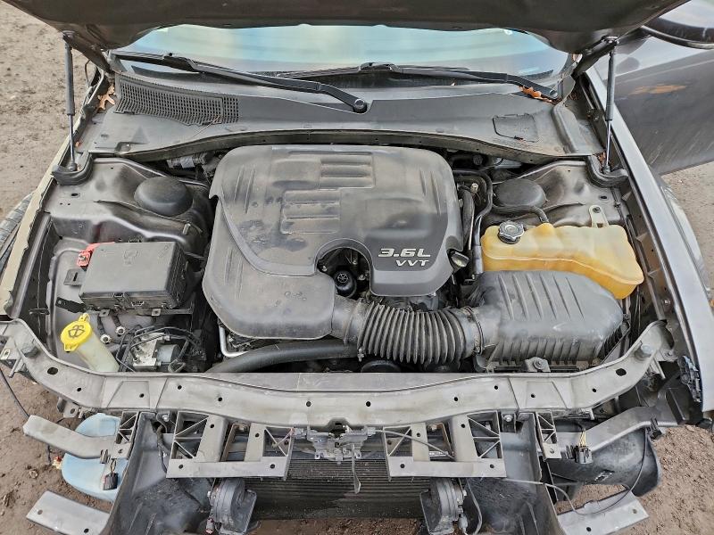 Фото 11 - CHRYSLER 300