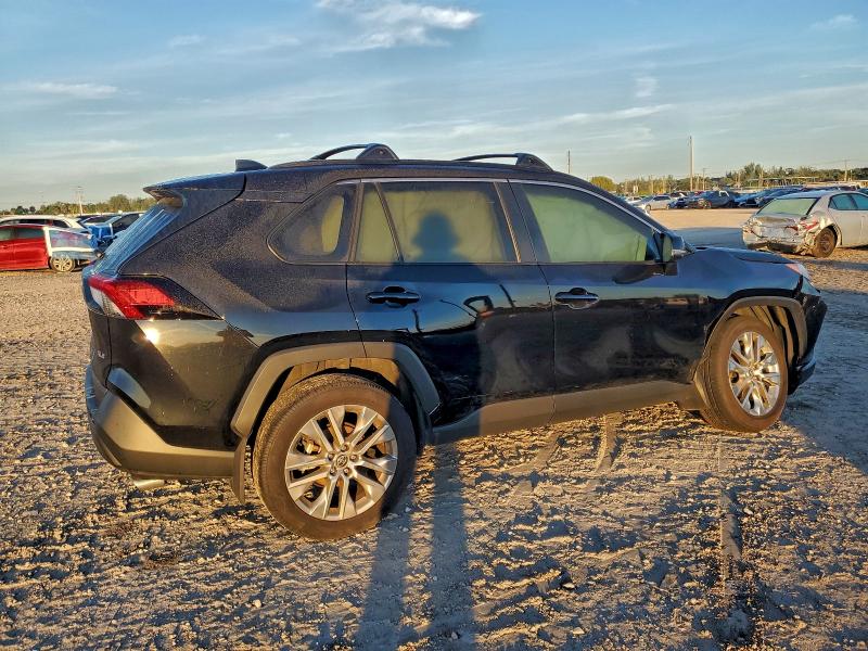 Фото 3 - TOYOTA RAV4