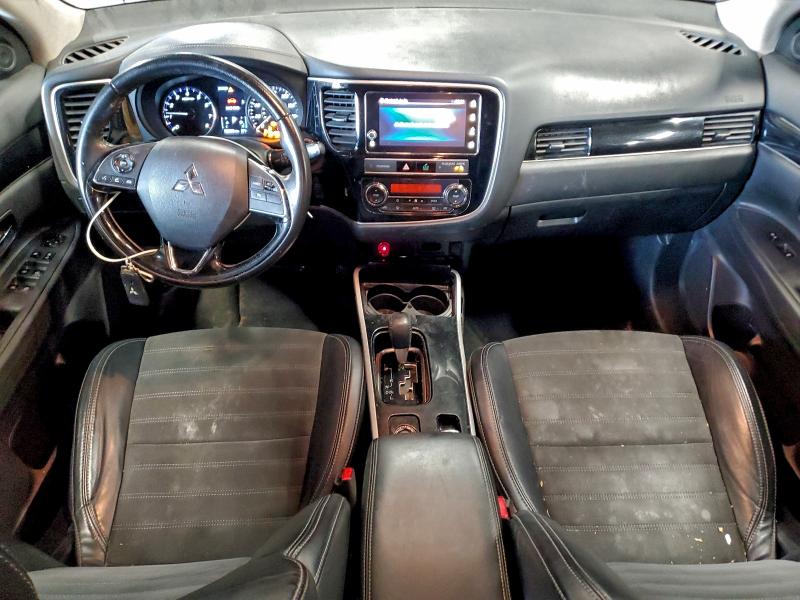 Фото 8 - MITSUBISHI OUTLANDER