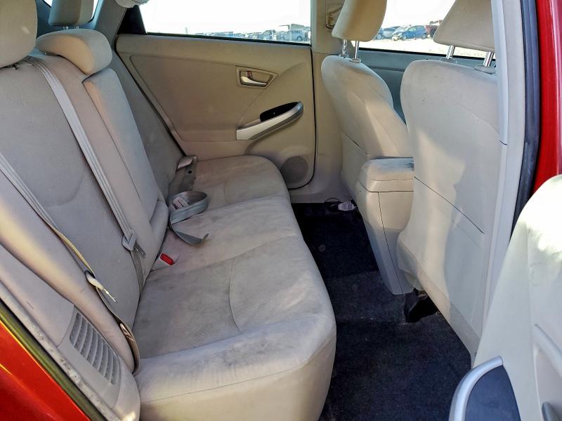 Фото 10 - TOYOTA PRIUS