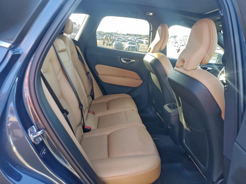 Фото 11 - VOLVO XC60